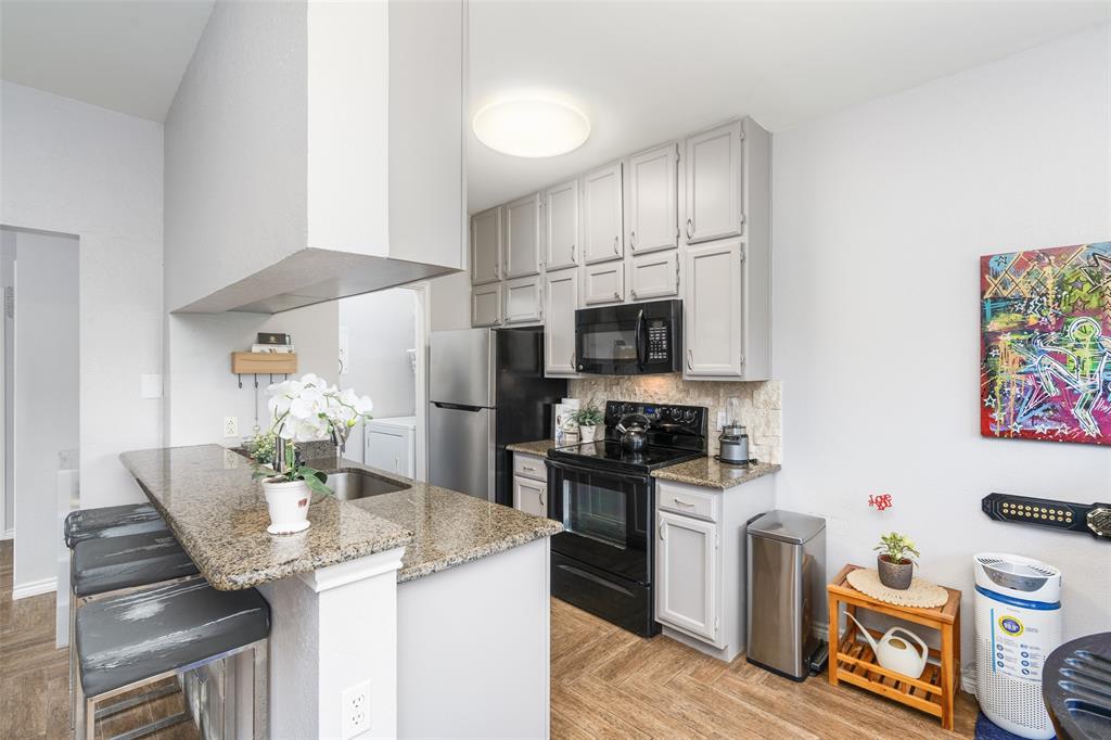 Oaks On The Bend Condos Ph 01-04 - Residential