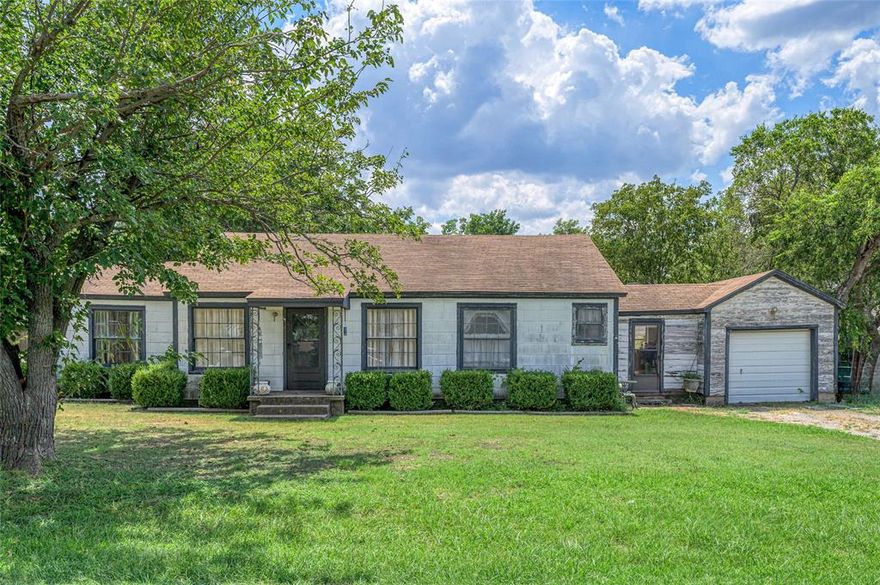 Nestled on a spacious corner lot just minutes from the vibrant and growing downtown Celina, this home offers a rare opportunity to own a piece of one of North Texas's most up-and-coming communities. Shaded by beautiful, mature trees and full of character, this property features 2 bedrooms, 2 generous living areas, and 1 bathroom — perfect for those looking to create their dream home.
Inside, you'll find a spacious layout that provides endless potential. Whether you're a first-time buyer, investor, or DIY enthusiast, this home is ready for your personal touch. With solid bones and a welcoming atmosphere, it just needs a little love and vision to truly shine.
Enjoy the charm of small-town living with the convenience of being close to shops, restaurants, and community events. Opportunities like this don’t come around often — bring your ideas and make this home your own!