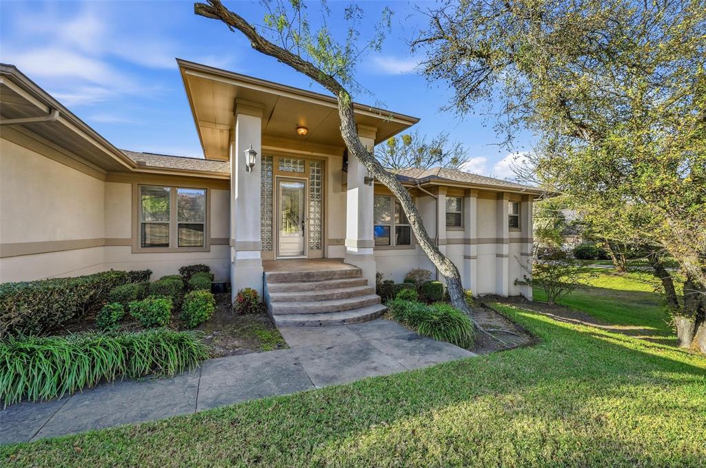 2218 Southern Oaks Drive