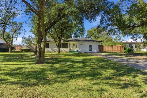 Tiny photo for 1315 Grand Avenue, Cleburne, TX 76033 (MLS # 21101227)