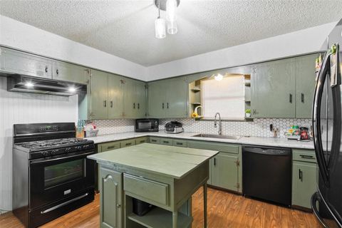 Tiny photo for 1315 Grand Avenue, Cleburne, TX 76033 (MLS # 21101227)