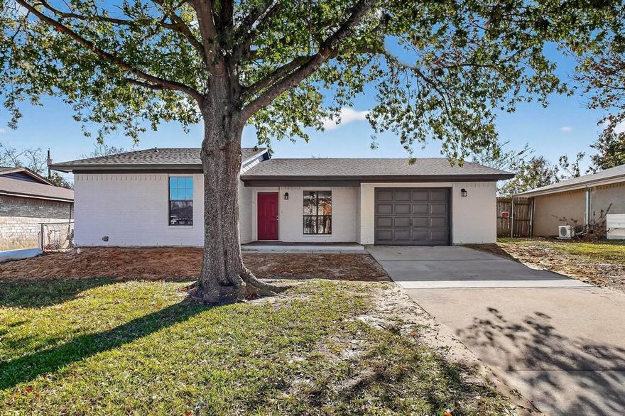 Great location for this renovated super cute home, lots of natural light, spacious and open concept layout. New roof, new paint inside and out, foundation repaired with transferable warranty, new flooring throw-out the house and the bathrooms also received tons of love...the kitchen as granite countertops and the appliances are new. The neighborhood is great and close to many restaurants and shopping centers. Welcome home!!