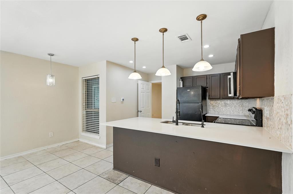 Dallas, Texas 75243, United States, 1 Bedroom Bedrooms, ,1 BathroomBathrooms,Residential,Active,206036