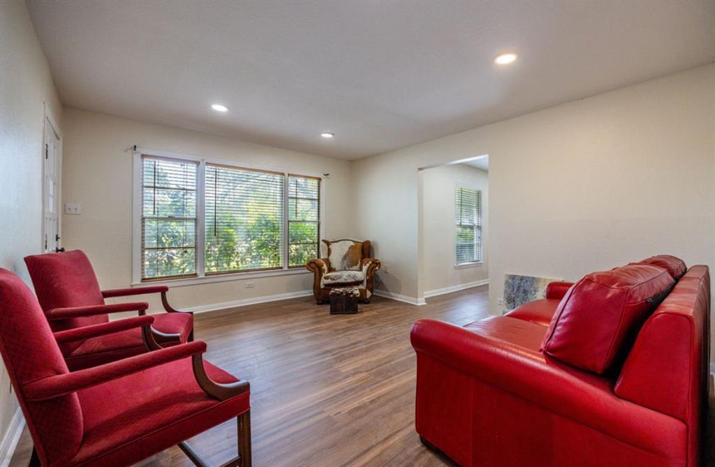 211 W Long Street