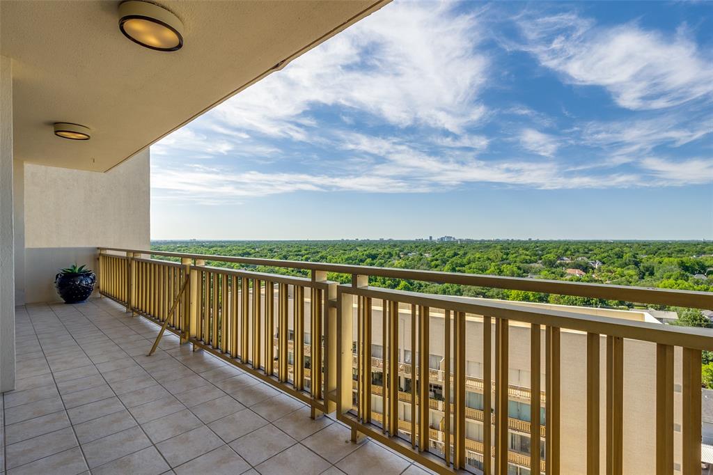 6211 W Northwest Highway 1504