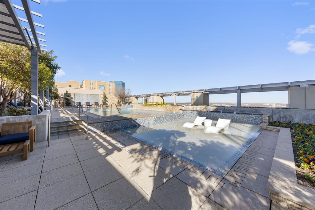 1301 Throckmorton Residences - Residential