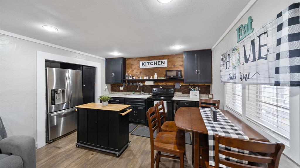 LOG CABIN ESTATES - Residential