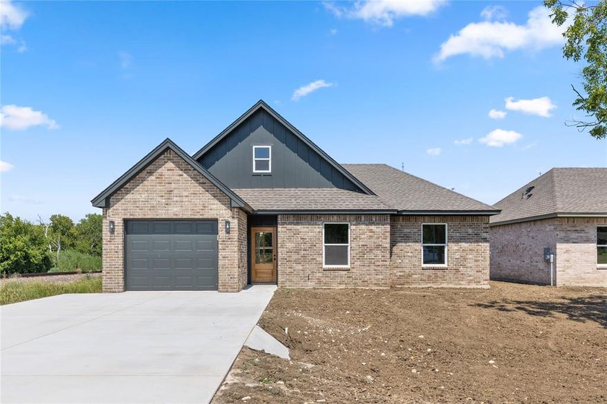 Excellent new construction! Open concept with a generous living area and kitchen. 3 bedrooms and two full baths. Equipped kitchen with appliances and beautiful finishing touches. Plenty of parking area and a one-car garage. A privacy fence is going to be installed.