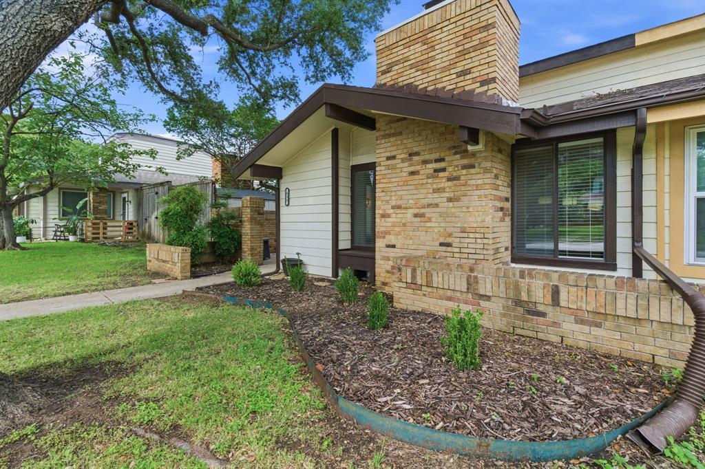 633 Hunters Glen Street