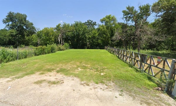 2910 NAN JONES AVE, BALCH SPRINGS, TX 75180 - Image c7a47314cfd57c0d8a1a0b0cd73485f0/2037746181
