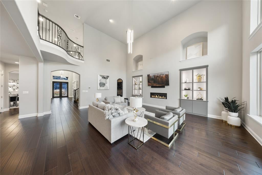 1207 Holford Drive