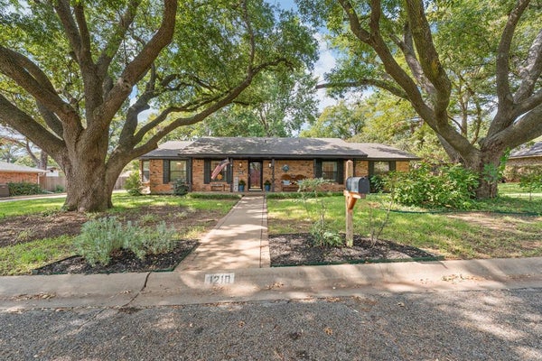 1210 GLENHAVEN DR, CLEBURNE, TX 76033 - Image c7ac05798e3700f2603e52919e4e389b/3841177604