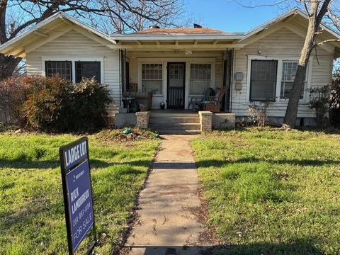 412 W Willingham Street Cleburne TX 76033