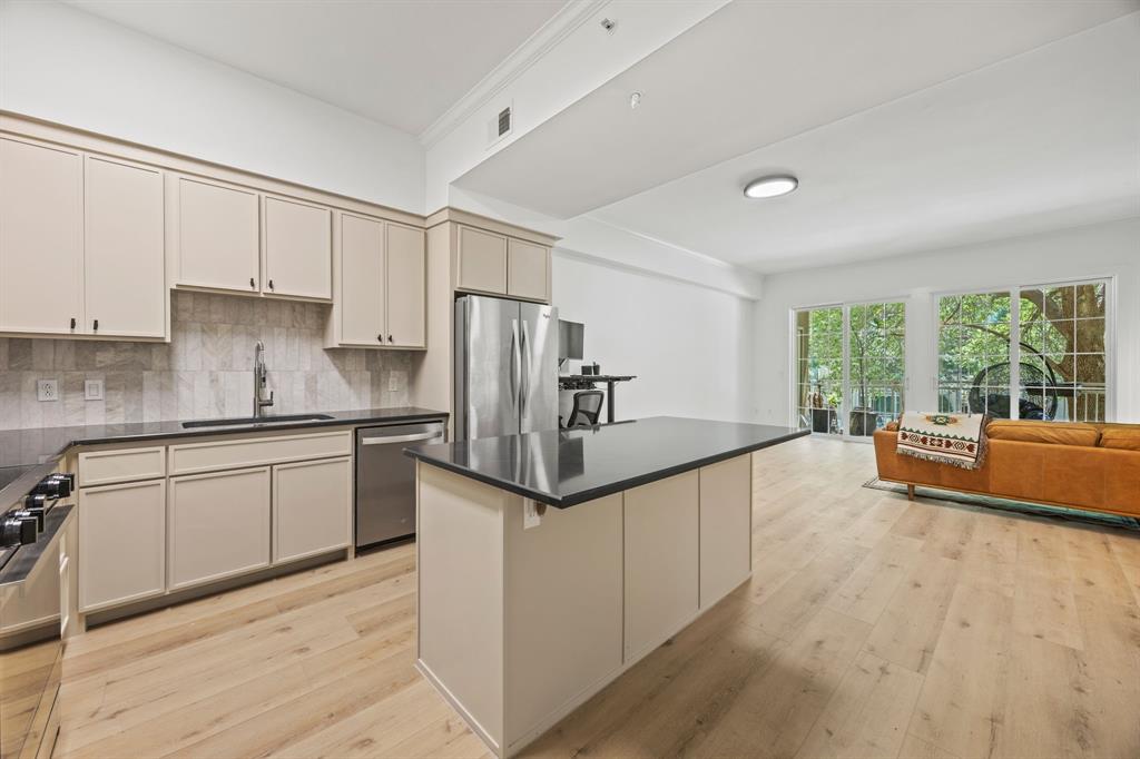 3225 Turtle Creek Boulevard 122