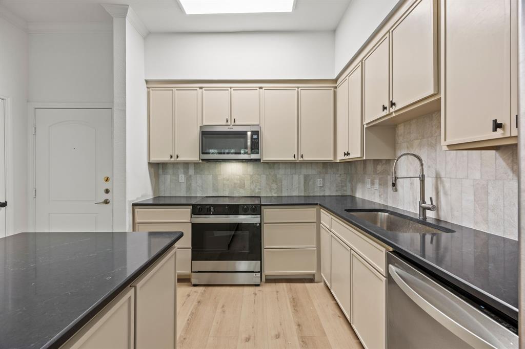 3225 Turtle Creek Boulevard 122