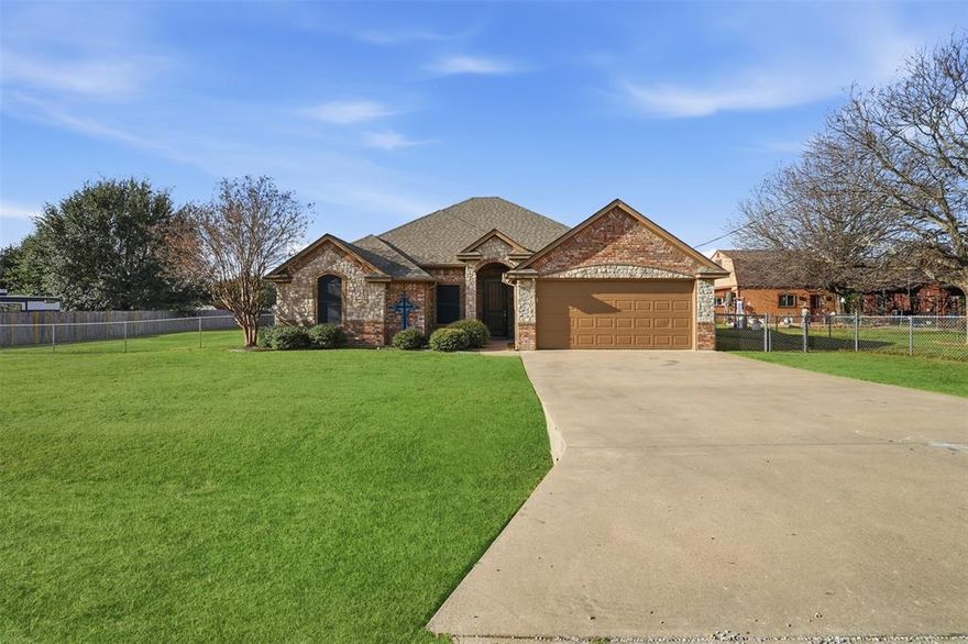 Welcome to this beautifully maintained home ideally located on the Fort Worth side of Granbury in highly sought-after Acton Schools. Situated on an over sized, beautifully landscaped lot with NO HOA. This property offers both space and freedom to enjoy.
Inside, you’ll find a bright, open floor plan perfect for everyday living and entertaining. The spacious primary suite features a separate soaking tub and walk-in shower, along with ample storage throughout the home.  With its oversized lot, thoughtful layout, and prime location, this home truly has so much to offer. Located just minutes from Lake Granbury, dining and entertainment.