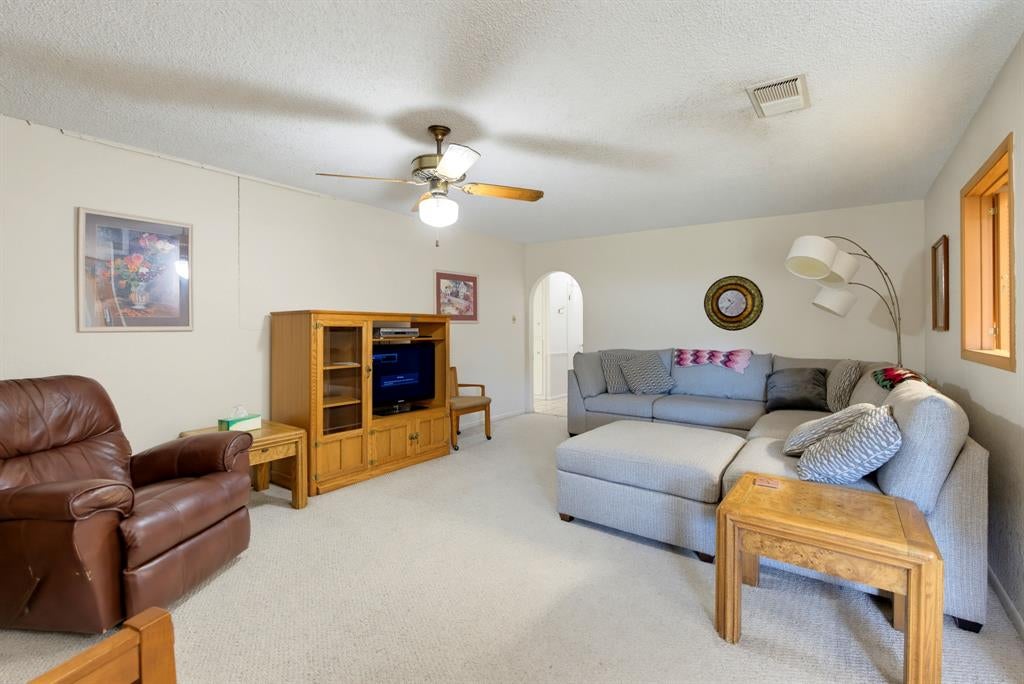 709 Gary Ln
