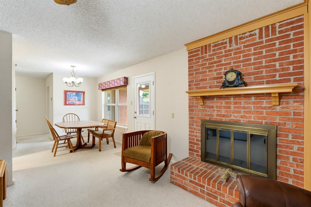 709 Gary Ln