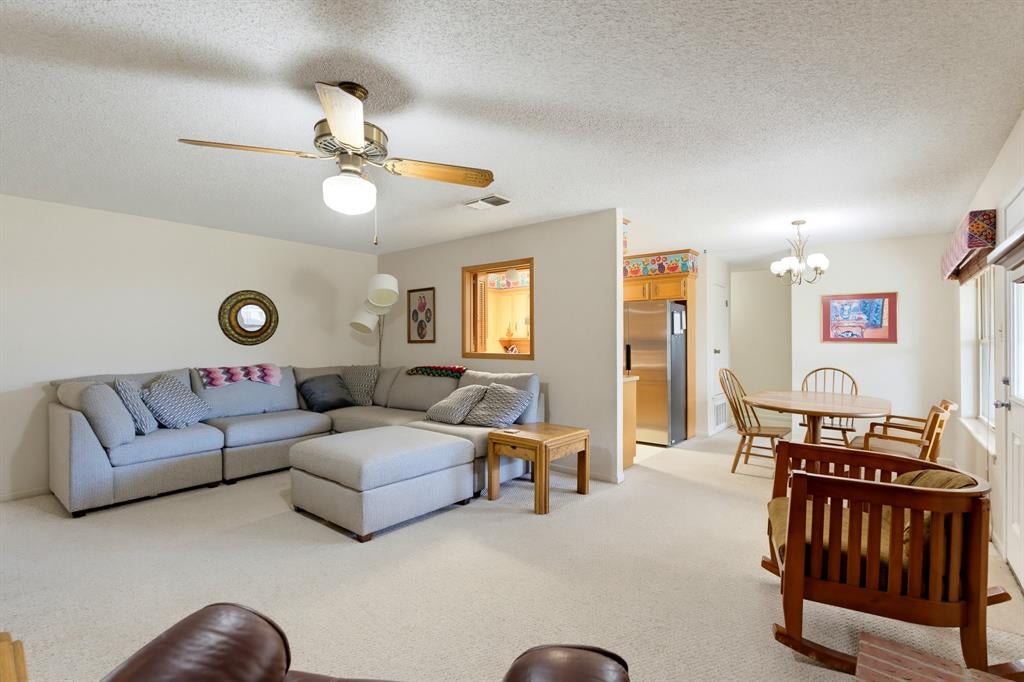 709 Gary Ln