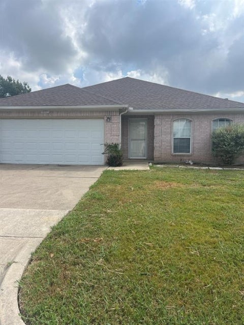 Photo of 631 Blueberry Hill Lane, Mansfield, TX 76063 (MLS # 21420491)