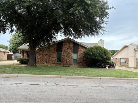 Photo of 5720 Cancun Drive, North Richland Hills, TX 76180 (MLS # 21312422)