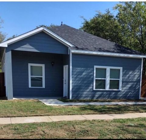 Photo of 1121 E Annie Street, Fort Worth, TX 76104 (MLS # 21090744)