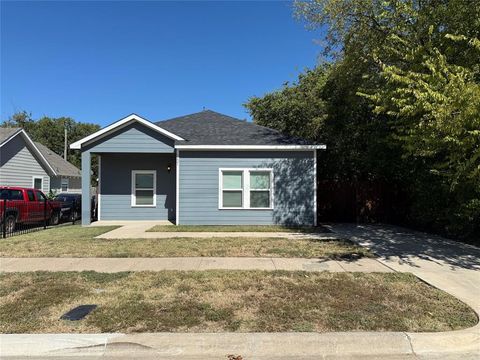 Photo of 1121 E Annie Street, Fort Worth, TX 76104 (MLS # 21090744)