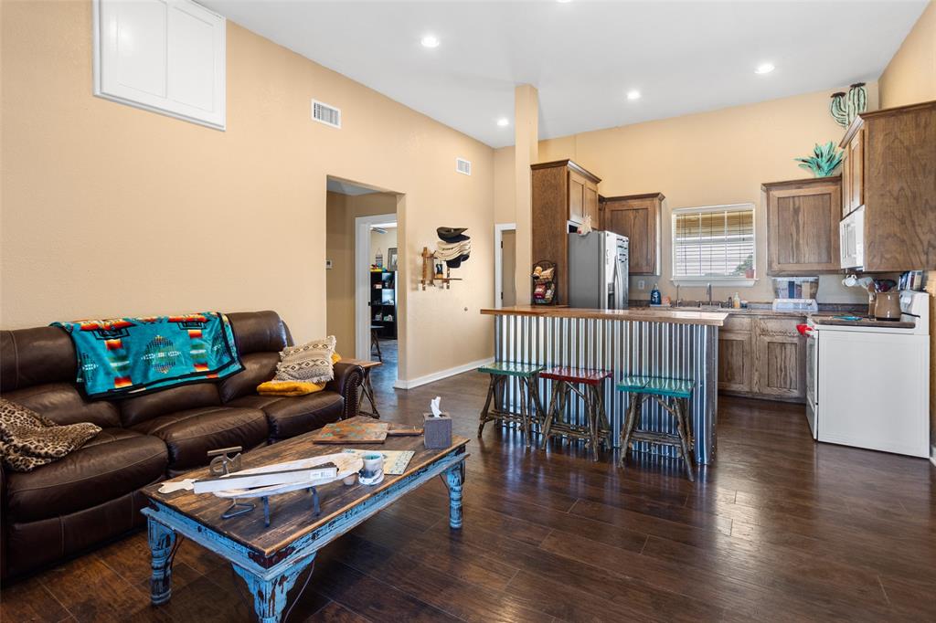 660 JNO Pickering - Residential