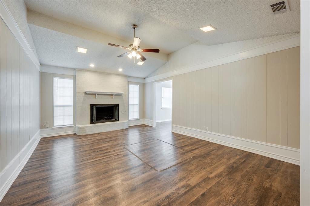 109 E Willow Lane