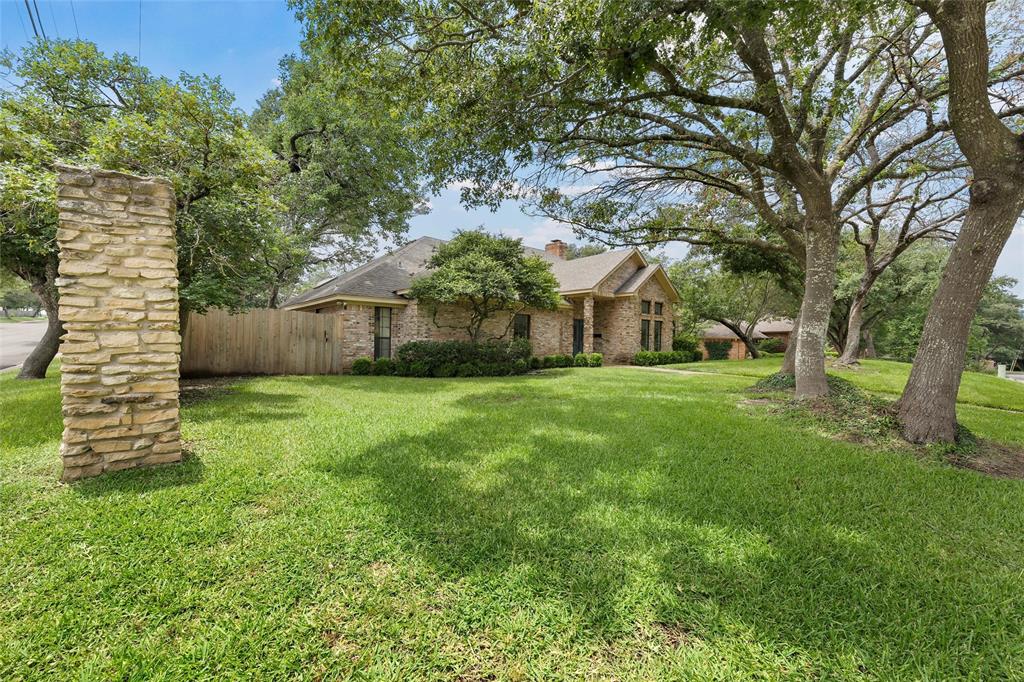 800 Wooded Crest Drive