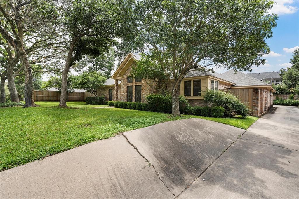 800 Wooded Crest Drive