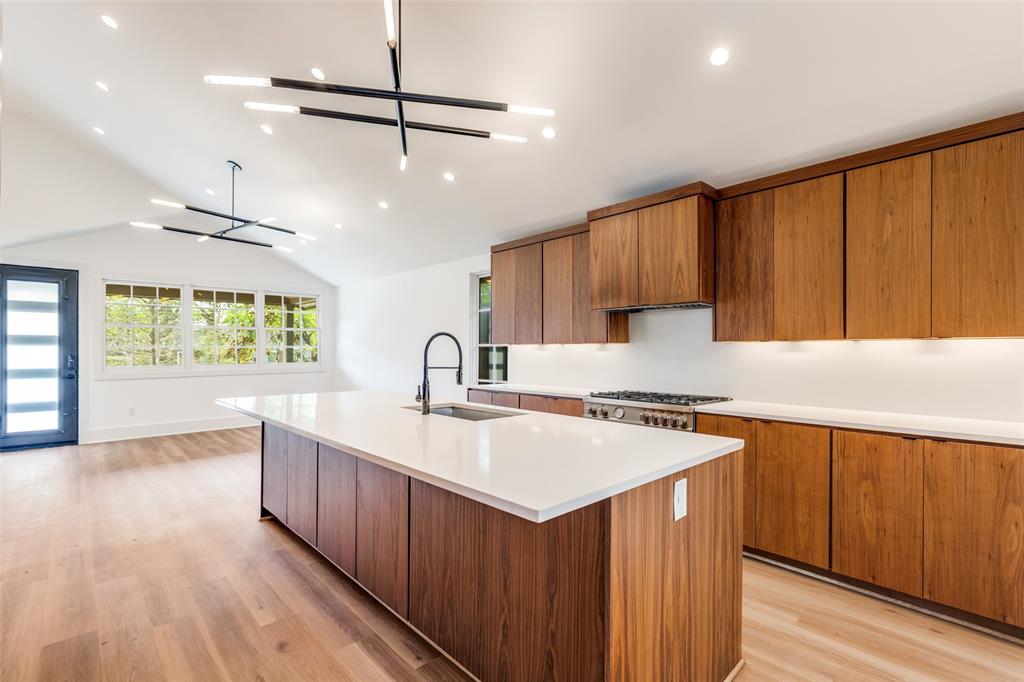 8635 Daytonia Avenue