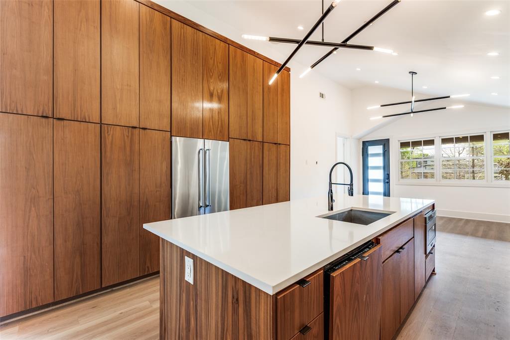 8635 Daytonia Avenue