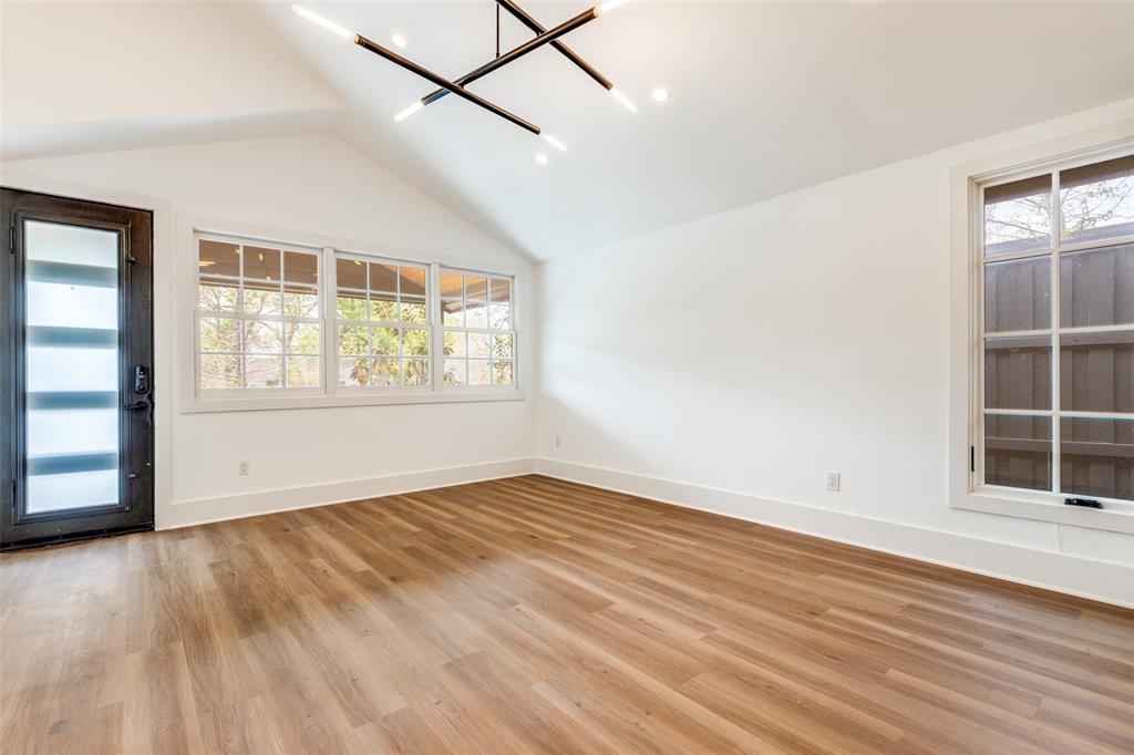 8635 Daytonia Avenue