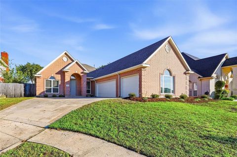 Photo of 506 Castlerock Circle, Grand Prairie, TX 75052 (MLS # 21121437)