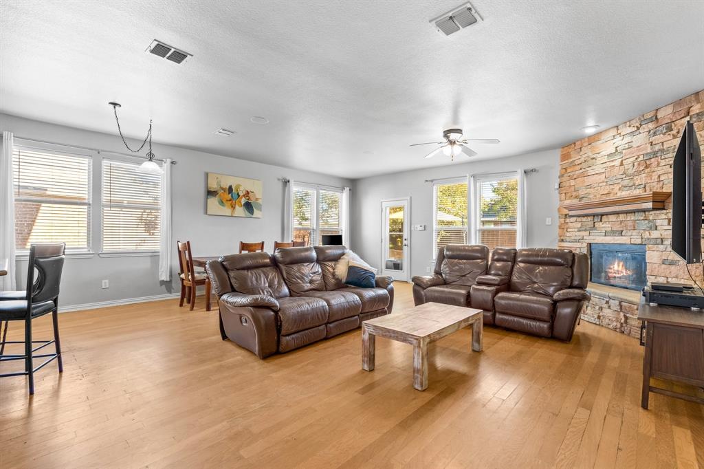 Lantana, Texas 76226, United States, 3 Bedrooms Bedrooms, ,3 BathroomsBathrooms,Residential,Pending,29074