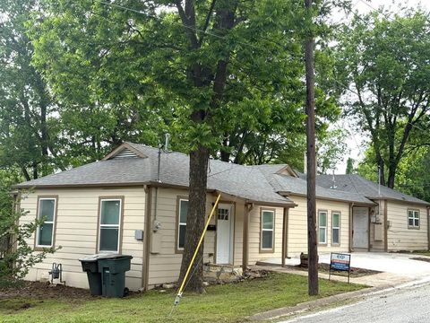Photo of 833 W Pecan Street, Sherman, TX 75092 (MLS # 21244212)