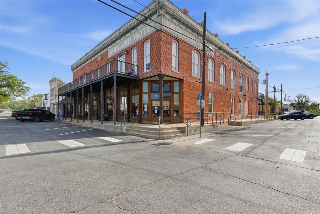 103 S Pecan Street