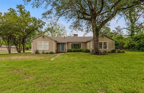 Photo of 914 Griffith Avenue, Terrell, TX 75160 (MLS # 21233164)