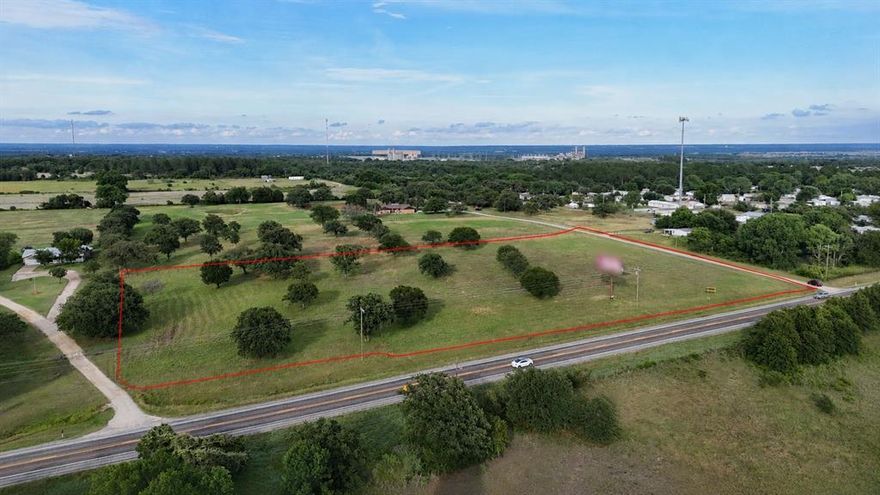 Prime Commercial opportunity on Glen Rose Highway.
Unlock the potential of this exceptional tract of land located directly on Glen Rose Highway (State Hwy 144), offering approximately 640 feet of highway frontage. With a 2023 daily traffic count of 7,814 vehicles, this cleared and level property presents a rare opportunity for commercial development in a high-visibility, high-growth area. This property is ideal for a number of uses with prime visibility, and location just 14 minutes from the Granbury Square, and 11 minutes to Glen Rose Square. Take advantage of the booming residential and commercial growth in the area, and establish your business in one of the region's most accessible and visible corridors.