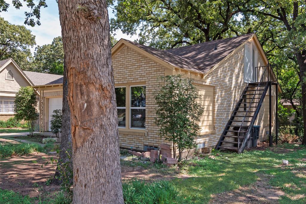 1404 N Riverside Drive