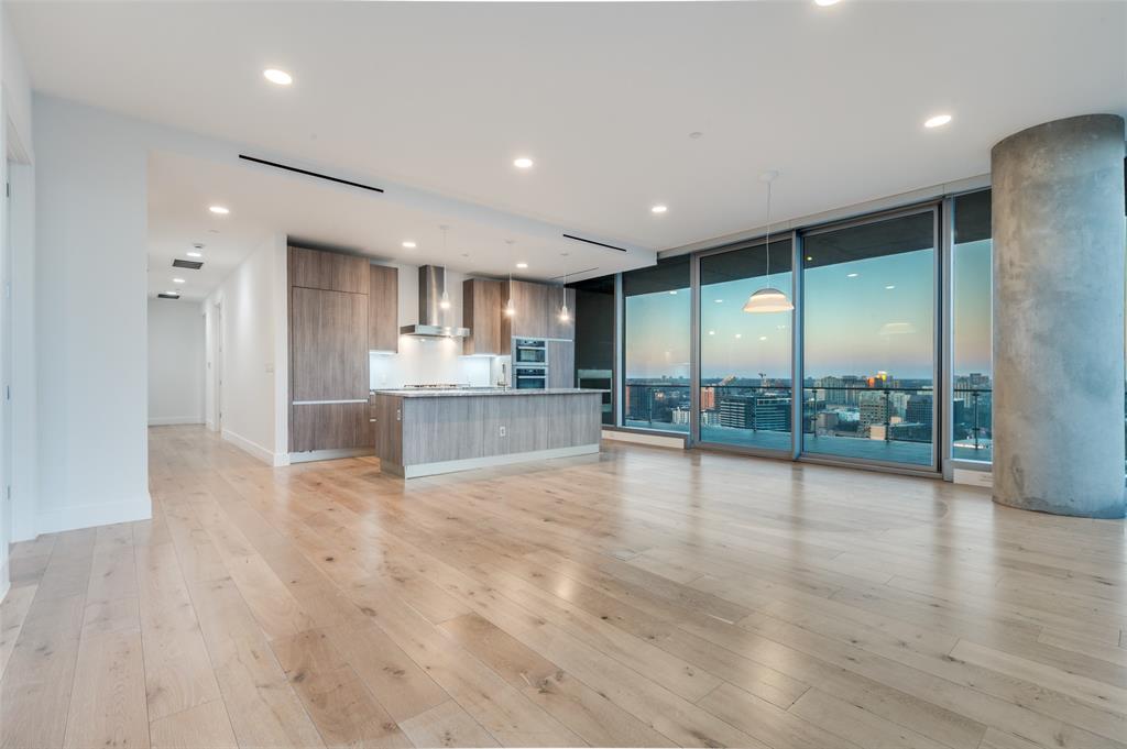 3130 N Harwood Street 2606