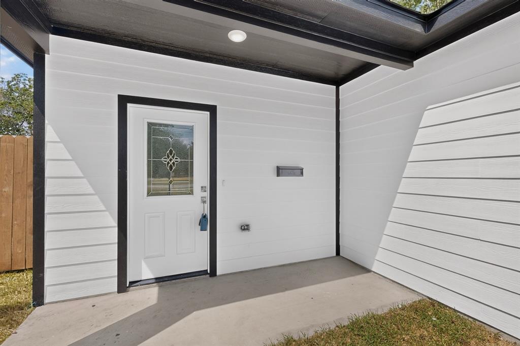 1308 E Collin Street