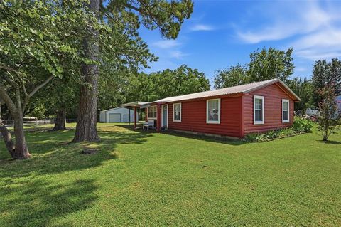 Photo of 27 Choctaw Drive, Gordonville, TX 76245 (MLS # 21329467)