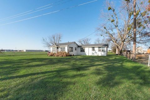 Photo of 192 Diamond Ranch Road, Whitesboro, TX 76273 (MLS # 21236855)