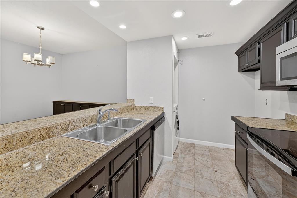 Woods On Park Lane Condos - Residential