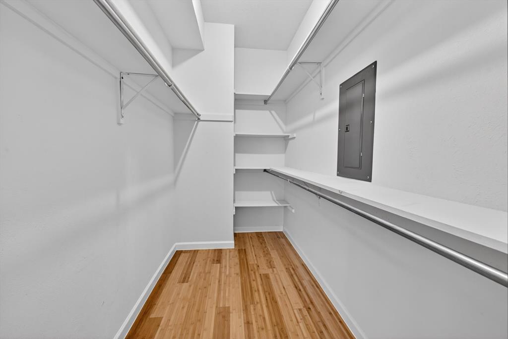 Woods On Park Lane Condos - Residential