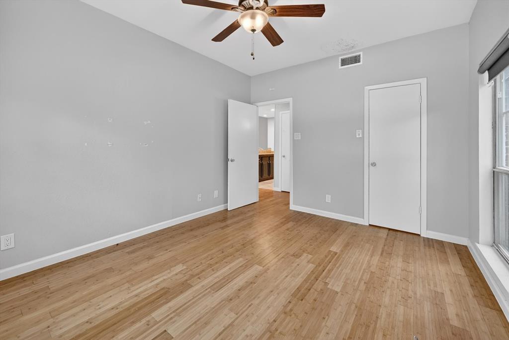 Woods On Park Lane Condos - Residential