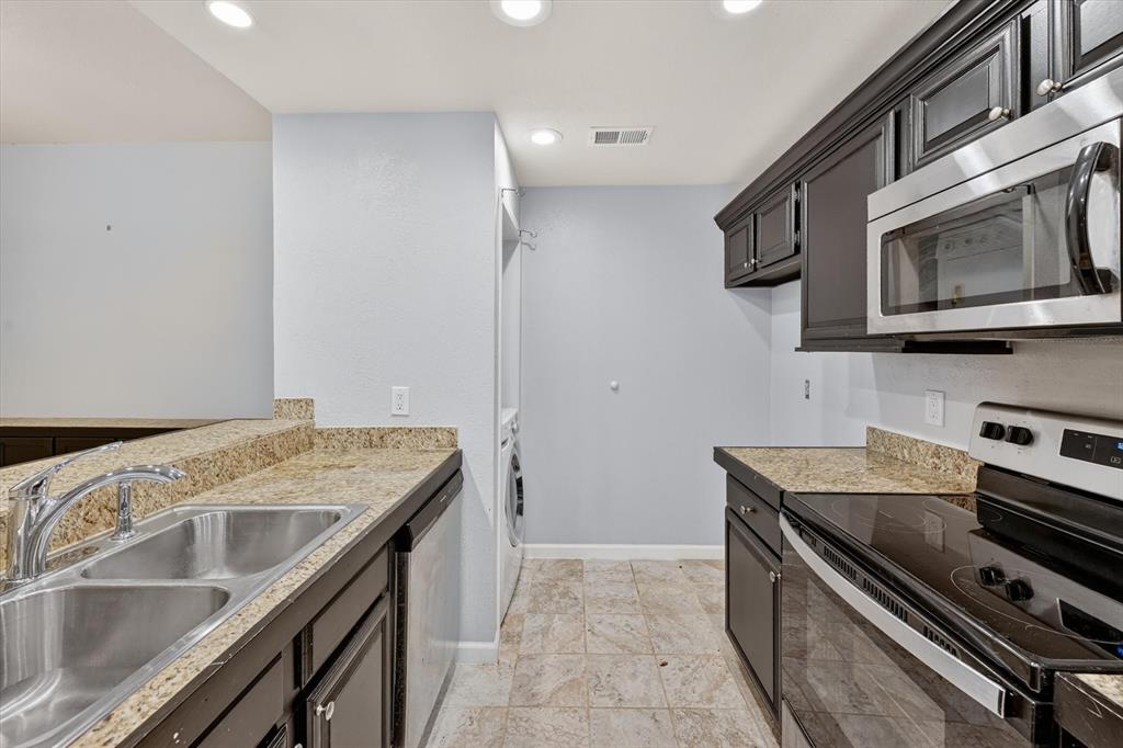Woods On Park Lane Condos - Residential