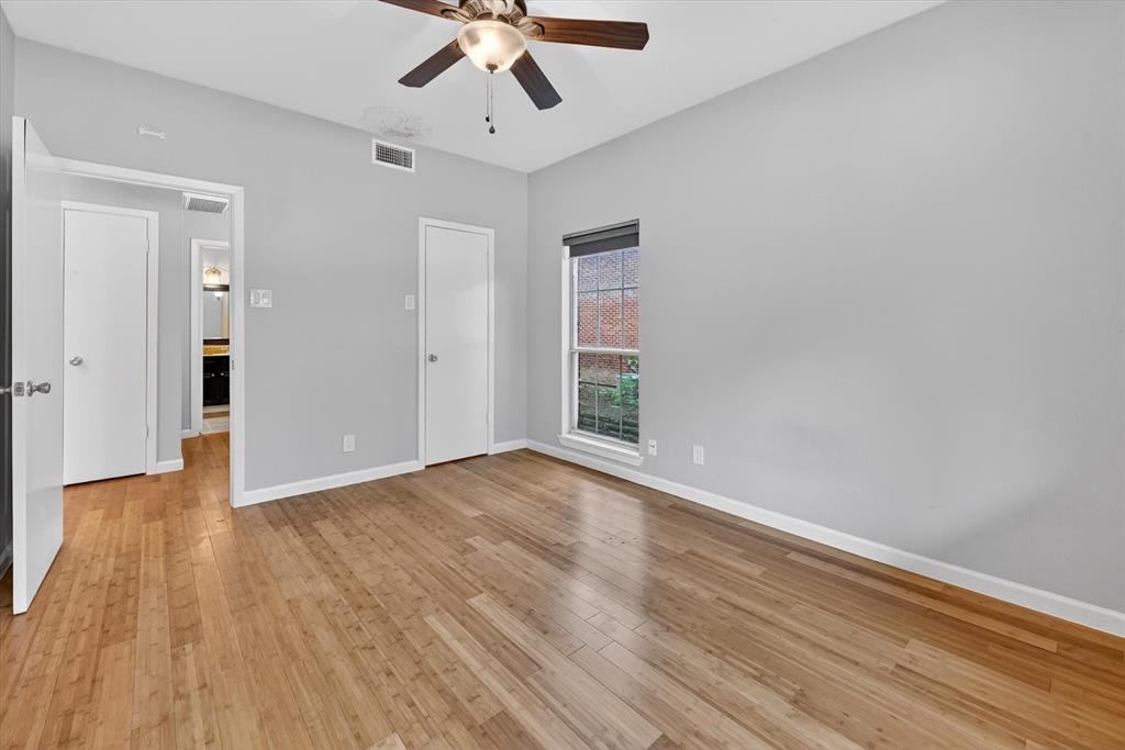 Woods On Park Lane Condos - Residential